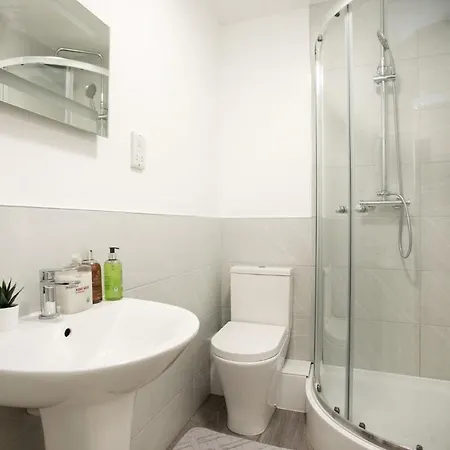 Spacious 2 Bedroom Apartments - 5 Mins From Qmc, Universities And City Centre! Nottingham Exterior photo