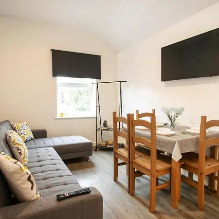 Spacious 2 Bedroom Apartments - 5 Mins From Qmc, Universities And City Centre! Nottingham Exterior photo