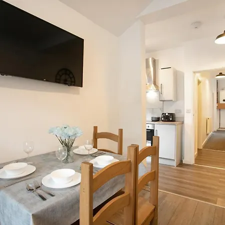 Spacious 2 Bedroom Apartments - 5 Mins From Qmc, Universities And City Centre! Nottingham Exterior photo