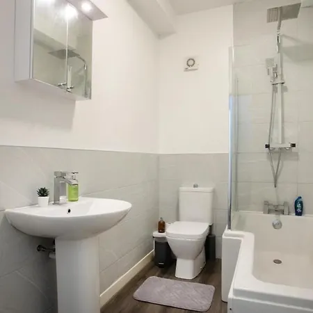 Spacious 2 Bedroom Apartments - 5 Mins From Qmc, Universities And City Centre! Nottingham Exterior photo