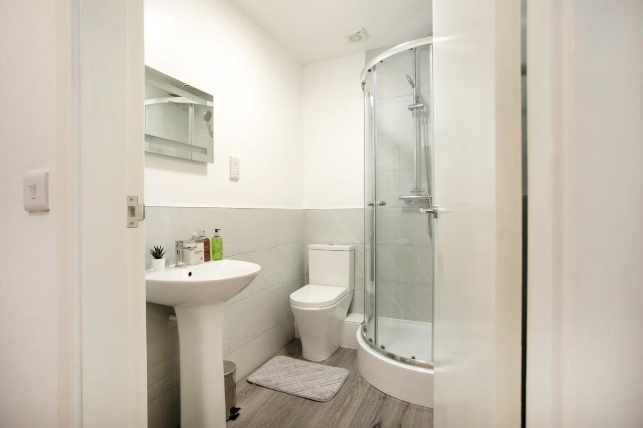 Spacious 2 Bedroom - 5 Mins From Qmc, Universities And Centre! Appartement